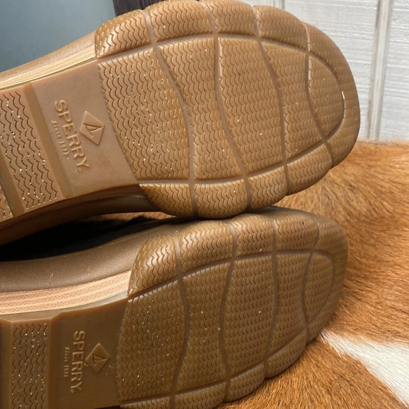 Womens Sperry winter boots size 9.5 check them out very nice thanks 🙏 - Picture 5 of 7